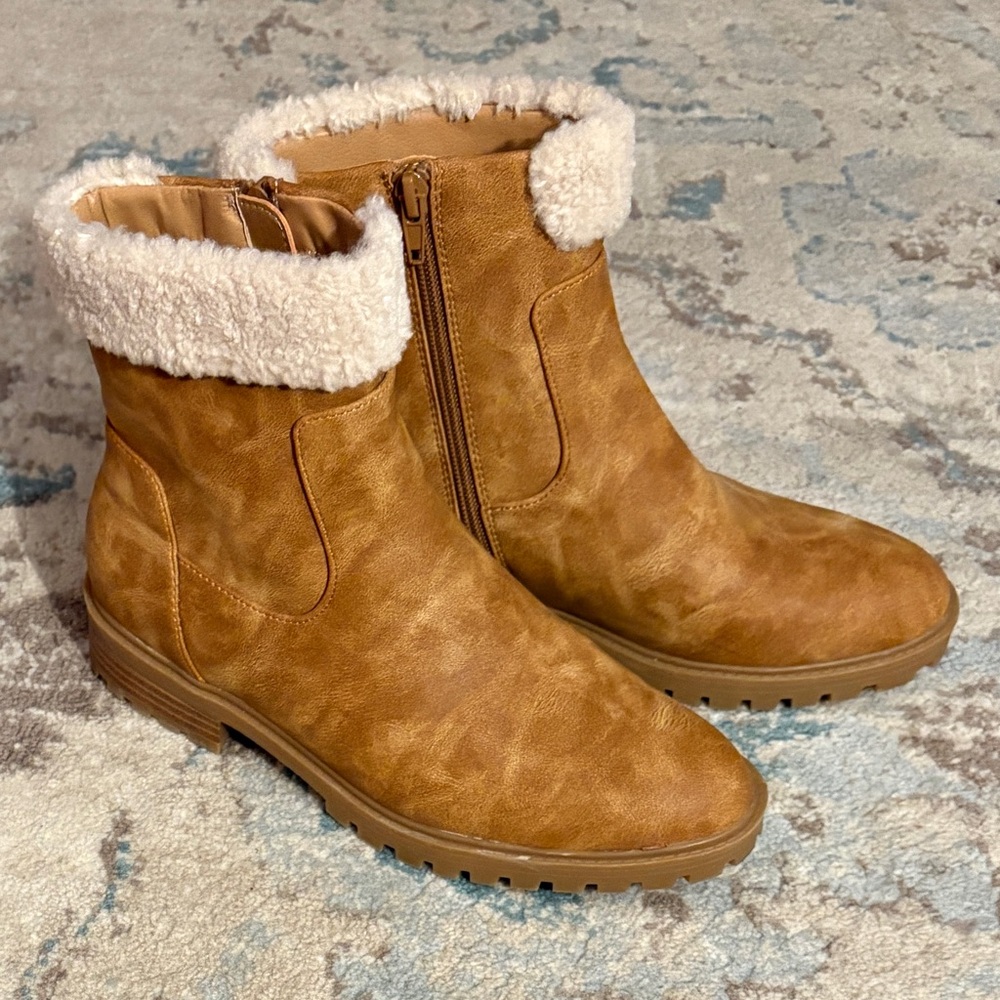 Wonderly Hexley Booties Women’s Size 7.5 Side Zip Brown Ankle Boots